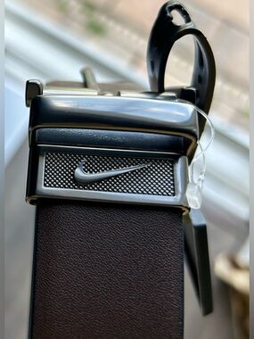 Nike Leather Belt with Signature Swoosh - Black & Brown reversible M(34–36)